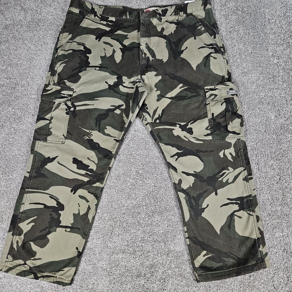 Wrangler Pants Mens 42x26 (Tag 42x30) Green Camo Fleece Lined Cargo Relaxed Fit